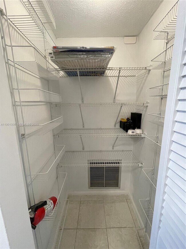 Building Photo - 1817 S Ocean Dr