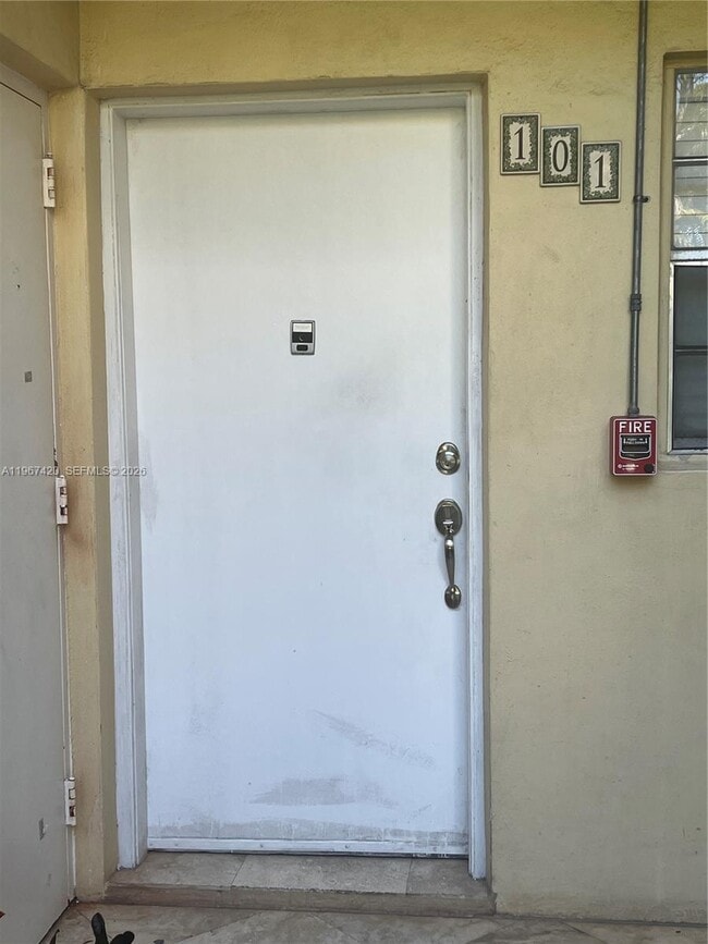 Building Photo - 427 Santander Ave