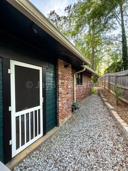 Building Photo - 3169 Cloverhurst Dr