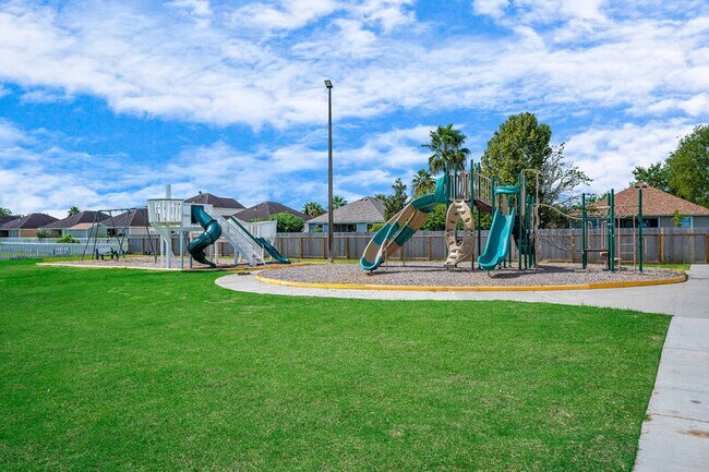 Building Photo - 5102 Akumal Calle