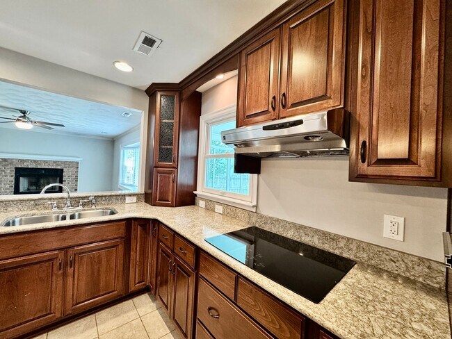 Building Photo - 2309 Cornstalk Ct