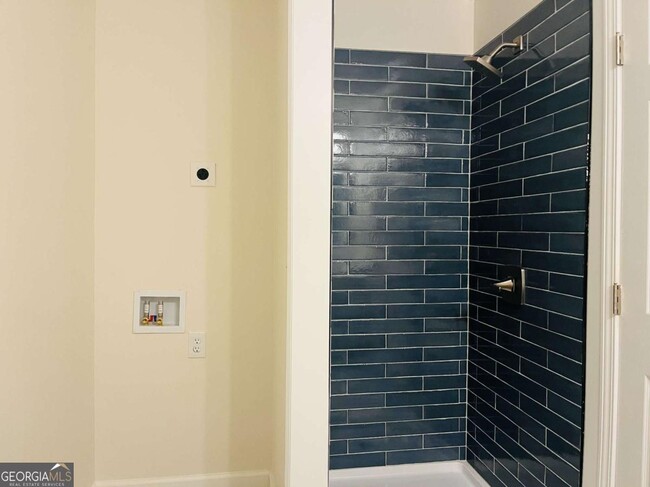 Building Photo - 203 S Chilton Crescent