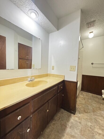 Building Photo - 9915 Larkspur Ln