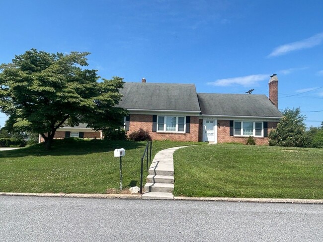 Primary Photo - 1300 Chapel Dr