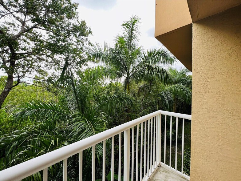 SO FLO Real Estate Group 529 E Sheridan St # 302 DANIA BEACH, FL - 529 E Sheridan St