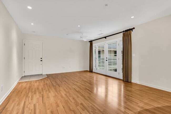 Building Photo - 1 Bedroom Condo in Mission Hills