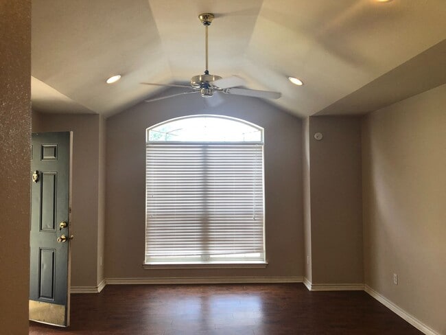 Building Photo - Spacious 3 Bedroom, 3 Bathroom Duplex in Steeplechase – Available for SUBLEASE August 4, 2025
