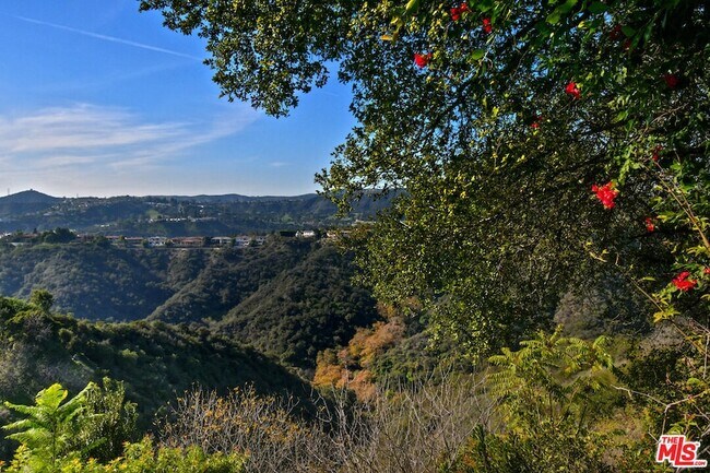 Building Photo - 2145 Linda Flora Dr