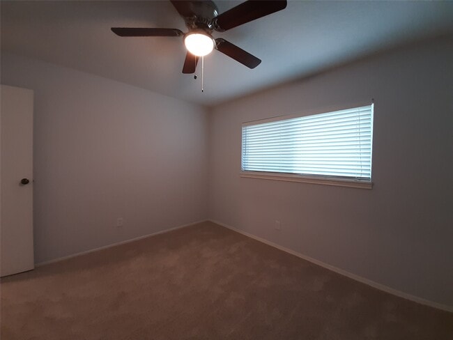 Building Photo - 8 Fawnchase Ct