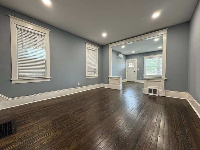Building Photo - Completely Updated THREE BEDROOM TWIN!