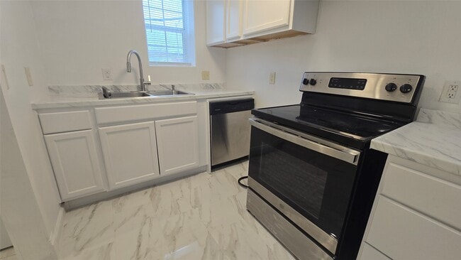 Building Photo - 421 Sidney St