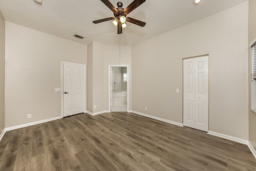 Building Photo - 966 Bluewood Terrace