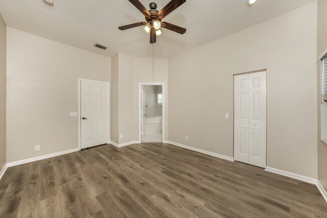 Building Photo - 966 Bluewood Terrace