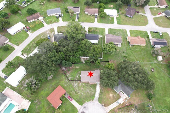Building Photo - 400 SW Ruffner Ct