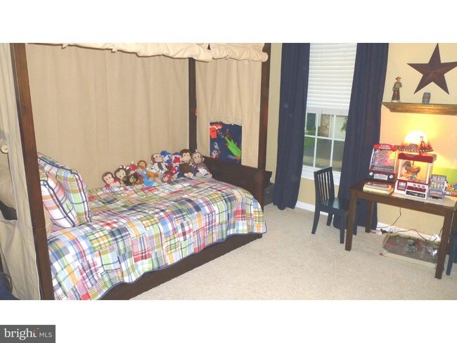 Building Photo - 209 Creekside Dr