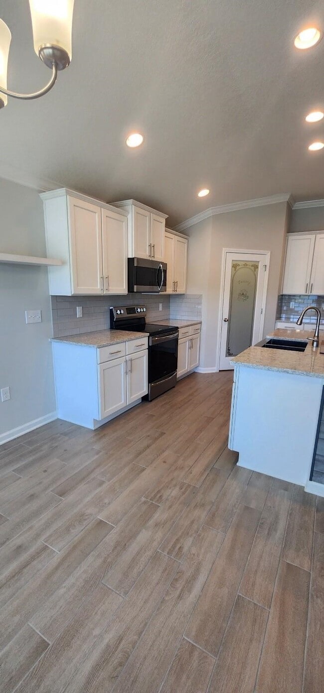 Building Photo - 226 Lost Lake Dr