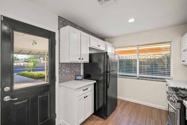 Building Photo - 3207 N 69th Pl