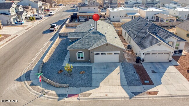 Building Photo - 13960 Lago Vista Ave