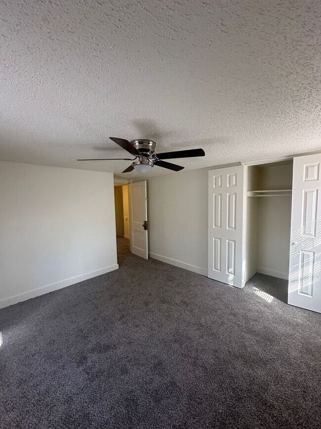 Building Photo - Spacious 4 Bedroom!