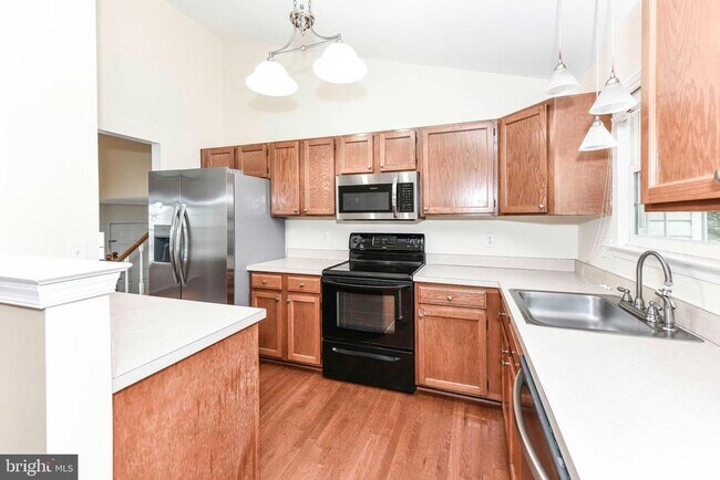 Building Photo - 10135 Forest Hill Cir