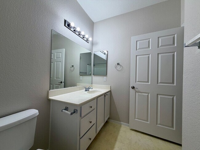 Building Photo - 2291 W Horizon Ridge Pkwy