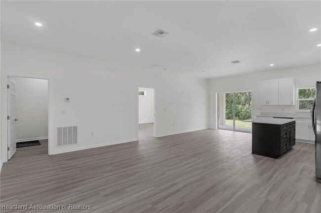 Building Photo - 7539 Bernal Dr