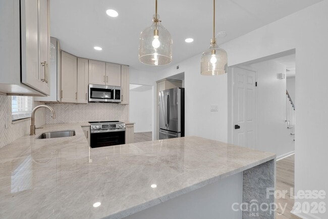 Building Photo - 7404 Shadowlake Dr