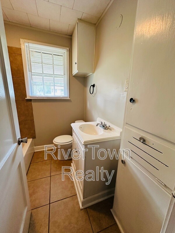 Building Photo - 4406 Ferndale Rd