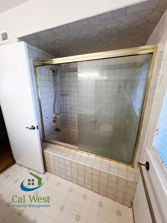 Building Photo - $4,695 - Beautiful 5 Bedroom 2.5 Bath Two ...