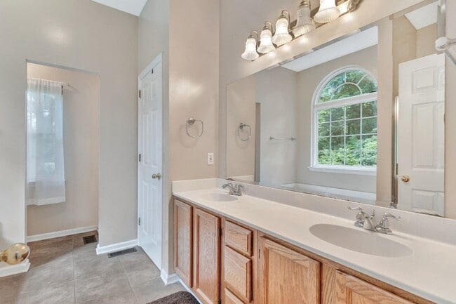 Building Photo - 236 Harpeth View Trail