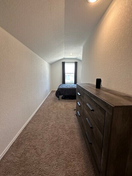 Building Photo - 7148 Elm Cv