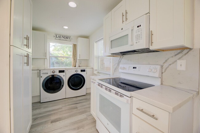 Building Photo - 1317 SW 31st St