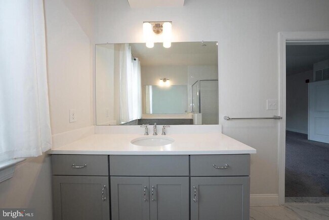 Building Photo - 220 Charles Ellis Dr