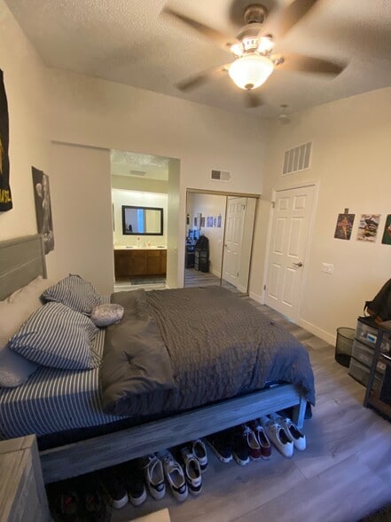 Master BR - 2035 S Elm St