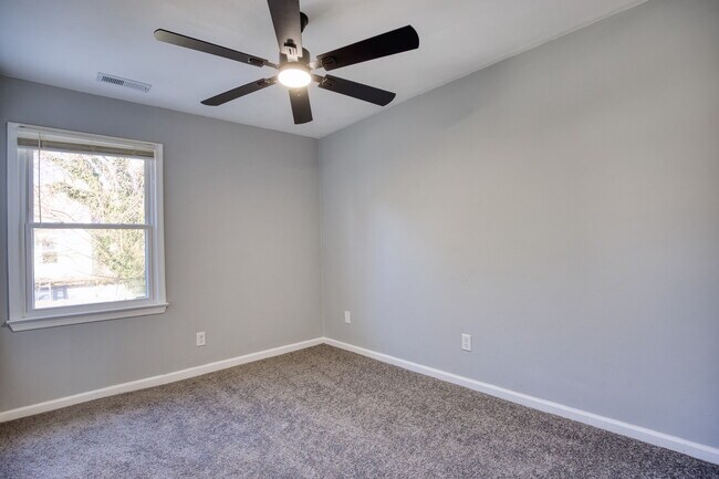 Building Photo - 5540 Finespun Last