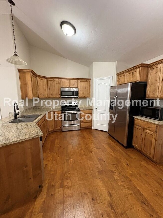 Building Photo - 581 S 2220 W