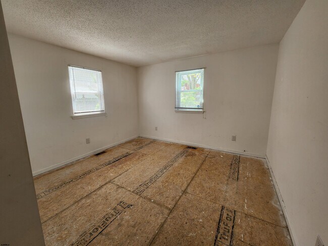 Building Photo - 106 N Dudley Ave