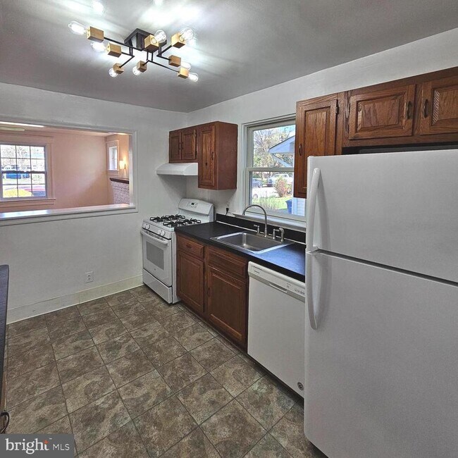 Building Photo - 2910 16th St S