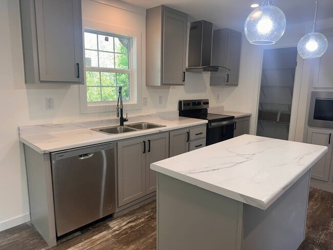 Building Photo - 7865 W Hwy 40