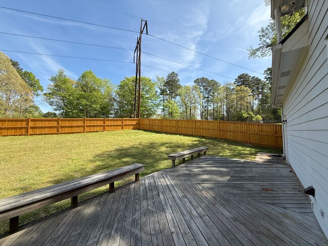 Building Photo - Spacious 3BD, 2.5BA Raleigh Home with First Floor Primary Bedroom & Fenced Yard