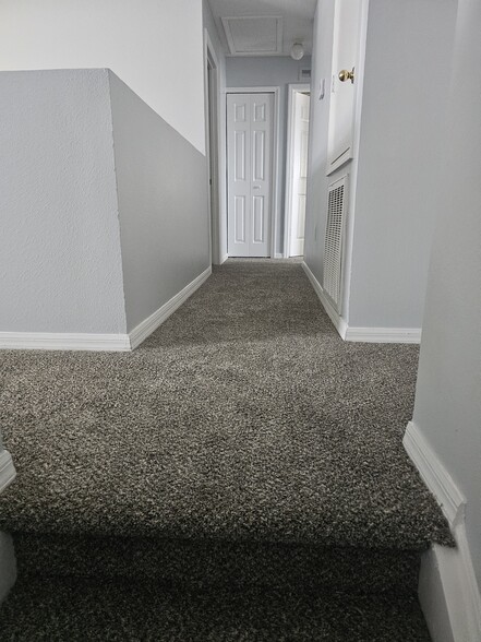 Building Photo - 302 Aylesbury Ct