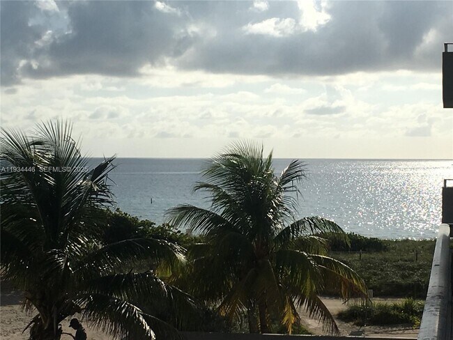 Building Photo - 9225 Collins Ave