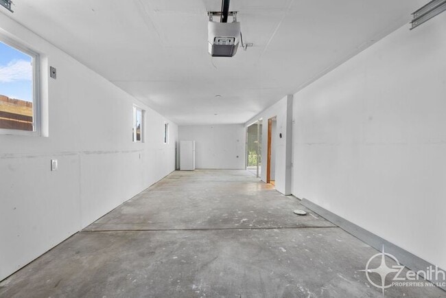 Building Photo - 4207 NE 59th Ave