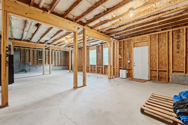 Building Photo - 552 Post Oak Ln