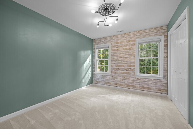 Building Photo - 2406 Flints Pond Cir