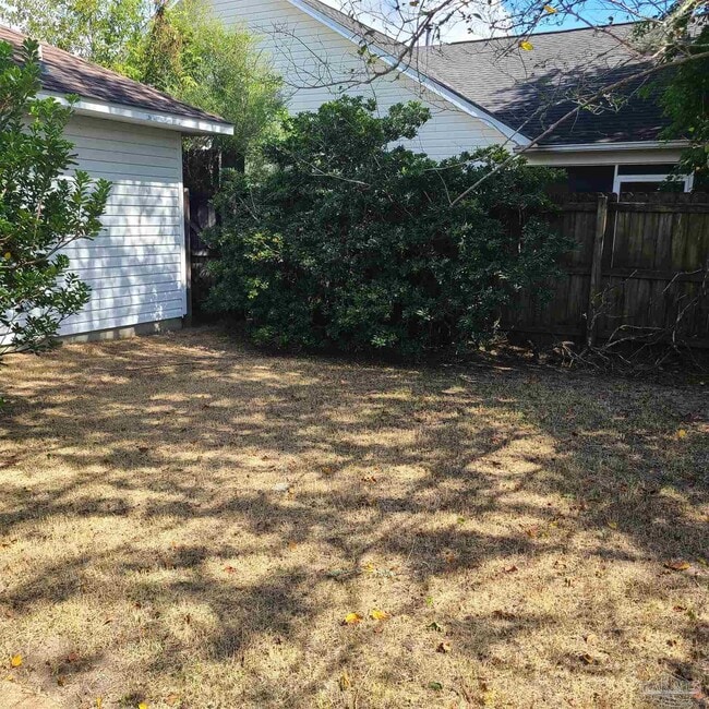 Building Photo - 325 Mirabelle Dr