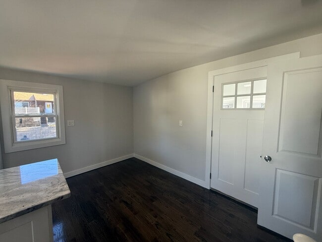 Building Photo - Newly Renovated Single Family in West Haven! Central A/C!