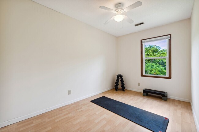 Building Photo - 3 bedroom home close to Duke Avaialble Ear...