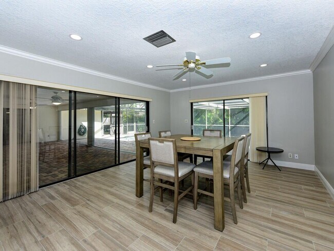 Building Photo - 5979 Pinebrook Dr