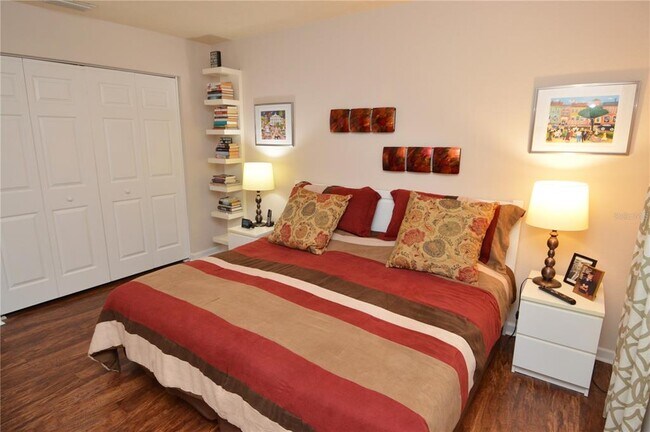 Building Photo - 3889 Pompano Dr SE